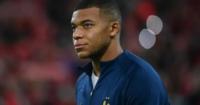 Mbappe tự làm khó tuyển Pháp