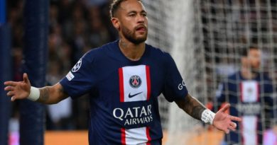 Neymar chưa muốn rời xa vòng tay PSG