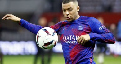 Mbappe cam kết không rời PSG