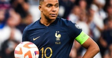 Tiền đạo Kylian Mbappe đi vào lịch sử bóng đá Pháp