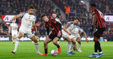 Bournemouth hủy diệt Swansea với tỉ số 5-0