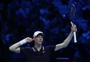 Sinner rộng cửa vào bán kết, Alcaraz có khả năng bỏ ATP Finals