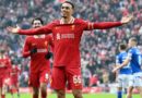 Alexander-Arnold lập siêu phẩm, Liverpool thắng dễ Accrington