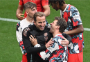 Harry Kane ăn mừng hụt, Bayern Munich chưa thể vô địch Bundesliga