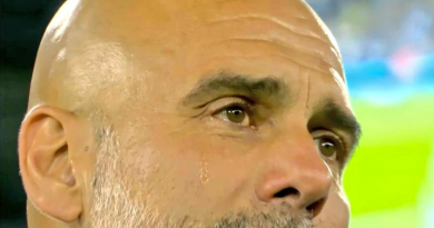 Pep Guardiola bật khóc trong ngày De Bruyne chia tay Etihad