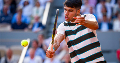 Alcaraz nhọc nhằn tiến vào tứ kết Roland Garros