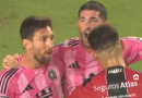 Lionel Messi ăn mừng hét vào mặt đối thủ rồi sau đó phải tặng áo xin lỗi