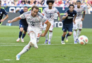 Harry Kane lập kỷ lục đá phạt đền trong chiến thắng của Bayern trước Hoffenheim