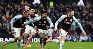 Aston Villa hạ Arsenal nhờ bàn thắng ở phút bù giờ