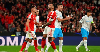 Mourinho cùng Benfica thắng Napoli ở Champions League