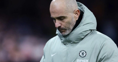 HLV Premier League đầu tiên mất việc ngày đầu năm 2026